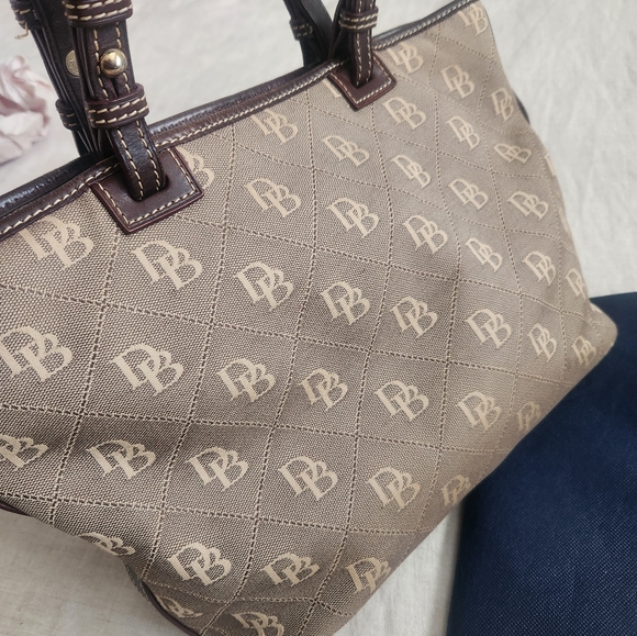 Dooney & Bourke Signature Quilt Medium Tote in Taupe/Brown - Picture 5 of 11